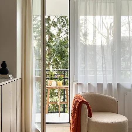 Gustowny Przy Metrze Apartmán