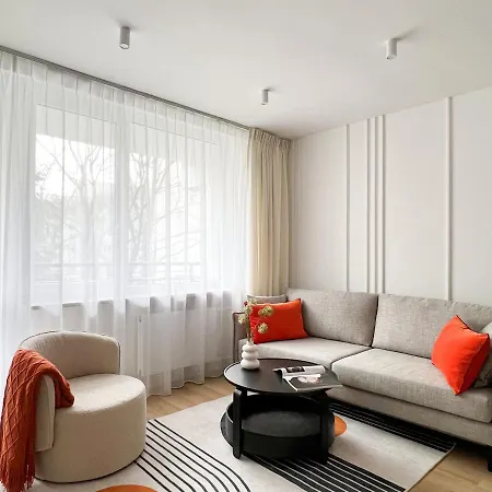 Apartment Gustowny Przy Metrze