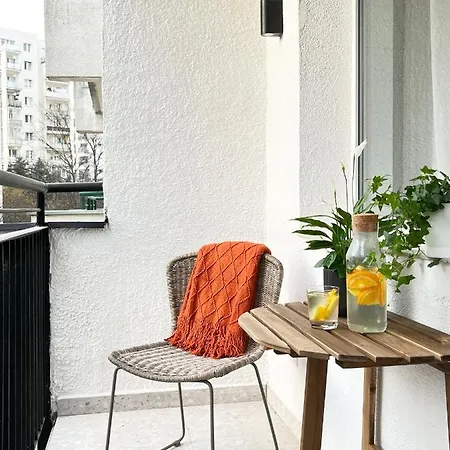 Gustowny Przy Metrze * Warsaw