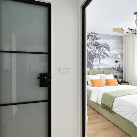 Gustowny Przy Metrze *