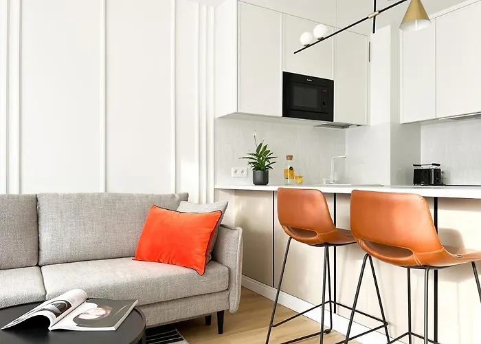 Gustowny Przy Metrze وارسو