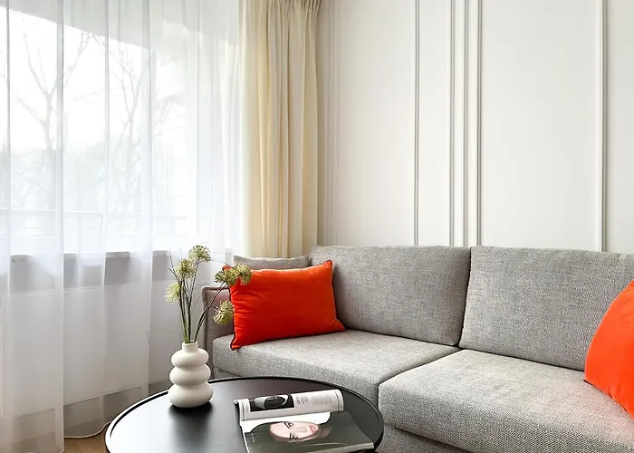 Gustowny Przy Metrze *