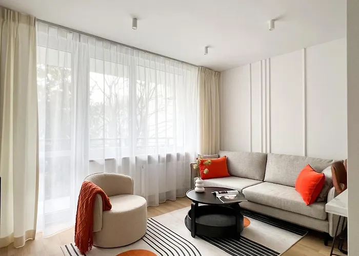 Gustowny Przy Metrze شقة *