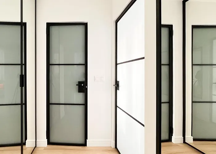 Gustowny Przy Metrze وارسو