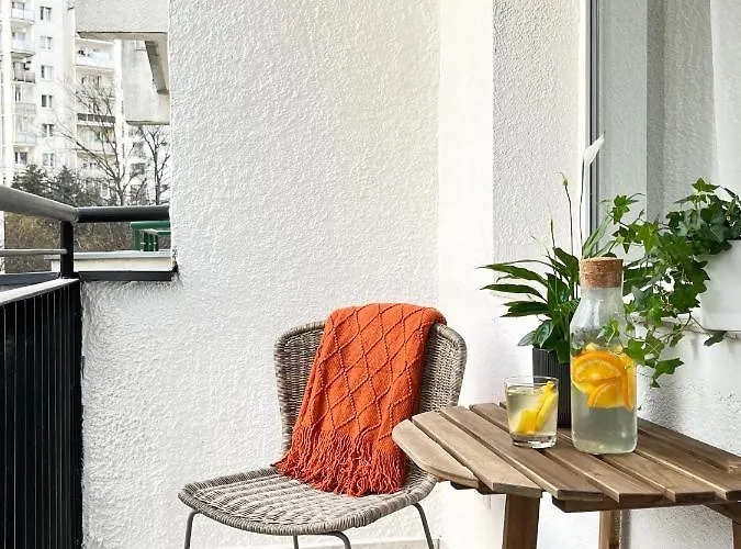 Gustowny Przy Metrze * وارسو