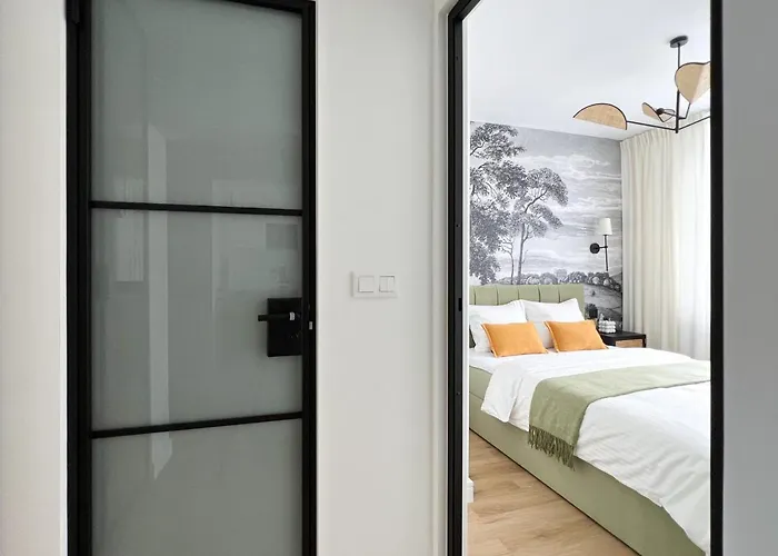 Gustowny Przy Metrze *