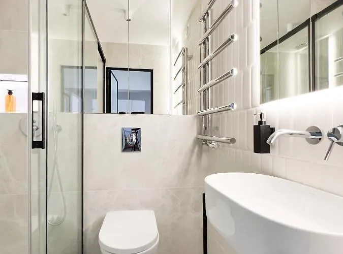 Gustowny Przy Metrze شقة *