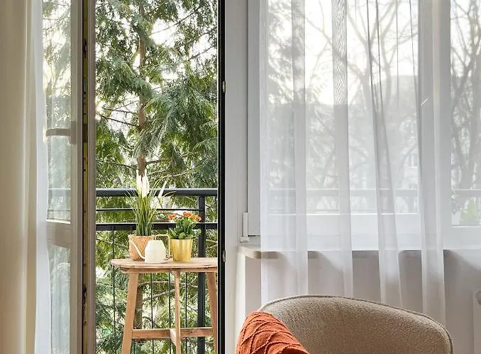 Gustowny Przy Metrze وارسو