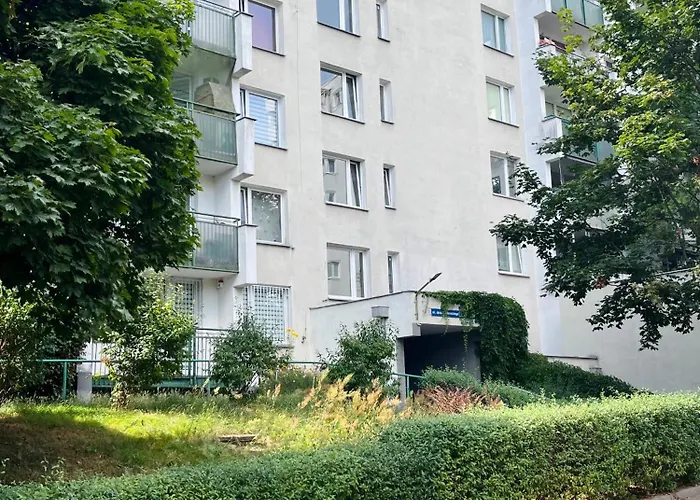 Gustowny Przy Metrze شقة *