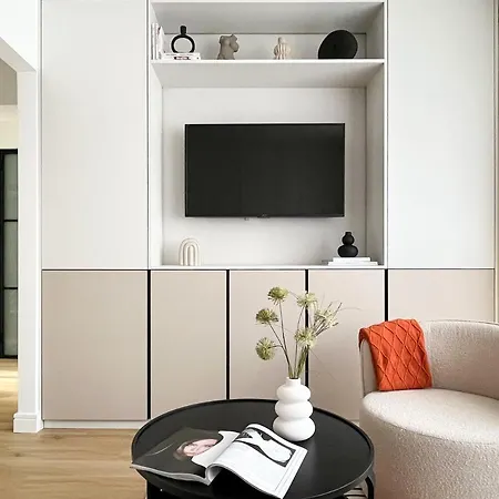 Gustowny Przy Metrze