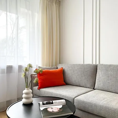 Gustowny Przy Metrze *